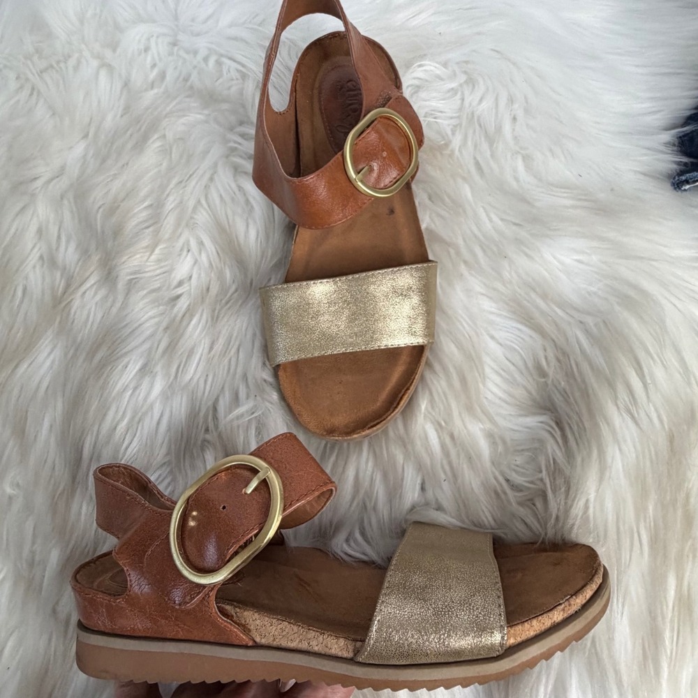 Eurosoft by Sofft Women Brown Gold Metallic Ankle Strap Buckle Sandals 7.5M